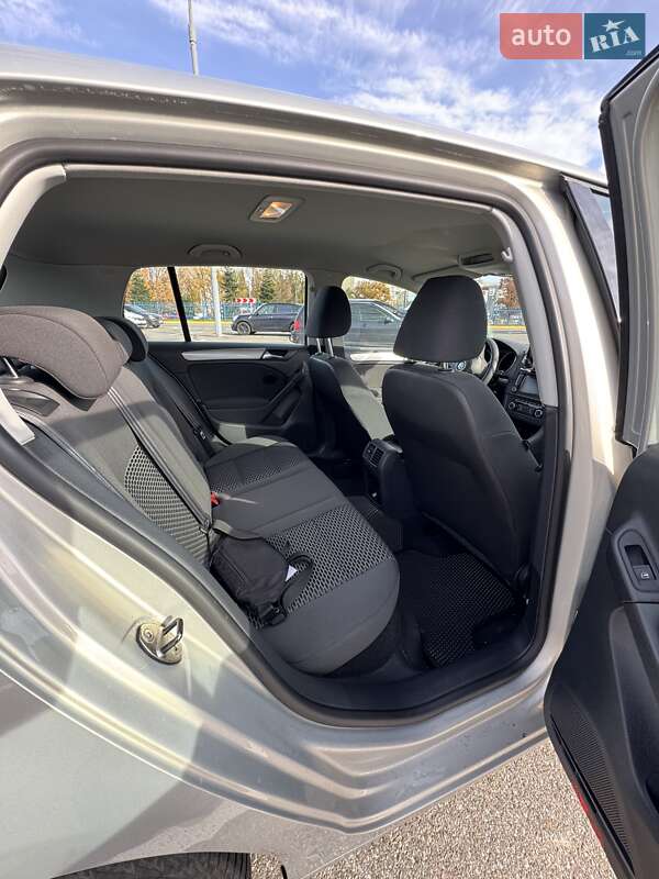 Хетчбек Volkswagen Golf 2010 в Києві