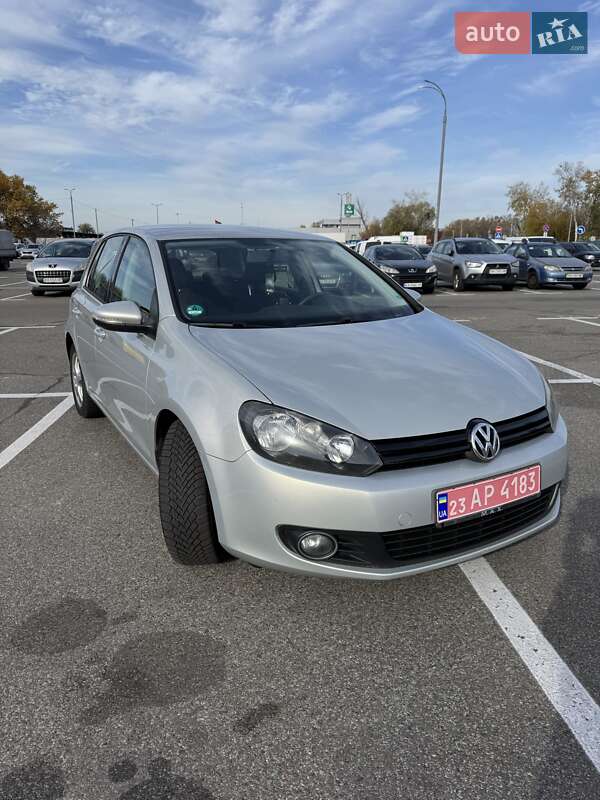 Хетчбек Volkswagen Golf 2010 в Києві