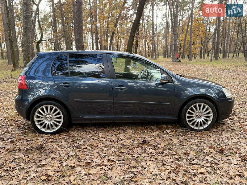 Хэтчбек Volkswagen Golf 2007 в Сумах