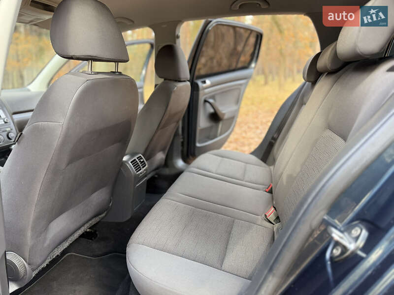 Хэтчбек Volkswagen Golf 2007 в Сумах