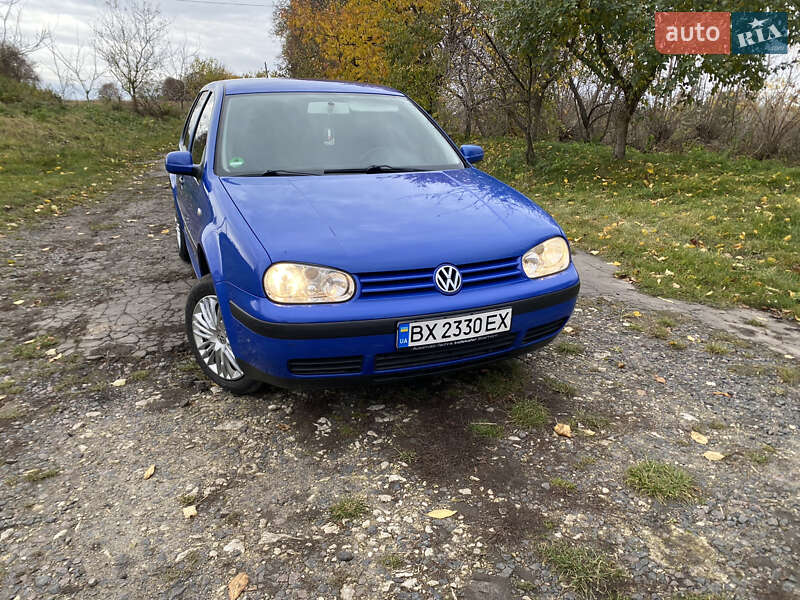 Хэтчбек Volkswagen Golf 2001 в Остроге