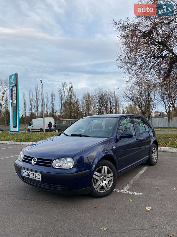 Хэтчбек Volkswagen Golf 2001 в Киеве