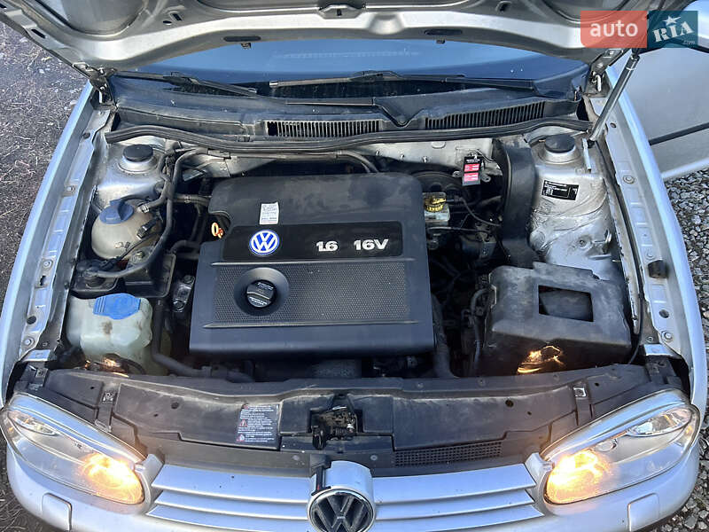 Хэтчбек Volkswagen Golf 2002 в Киеве