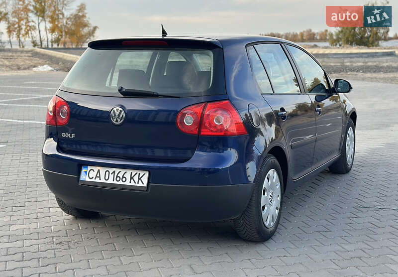 Хэтчбек Volkswagen Golf 2005 в Черкассах