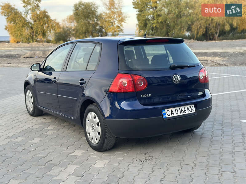 Хэтчбек Volkswagen Golf 2005 в Черкассах