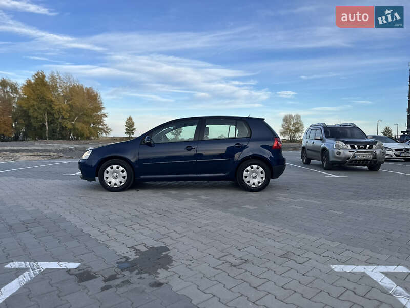 Хэтчбек Volkswagen Golf 2005 в Черкассах