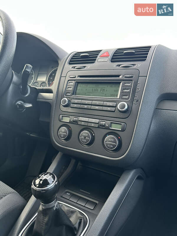 Хэтчбек Volkswagen Golf 2005 в Черкассах