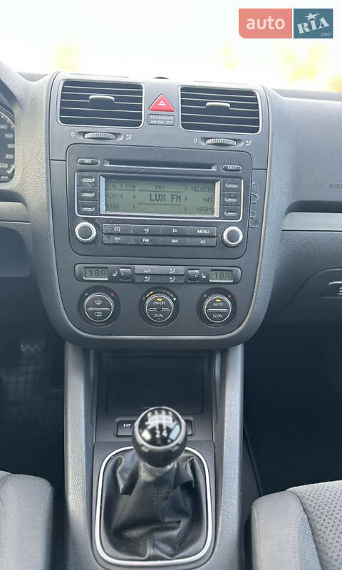 Хэтчбек Volkswagen Golf 2005 в Черкассах