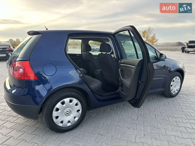 Хэтчбек Volkswagen Golf 2005 в Черкассах