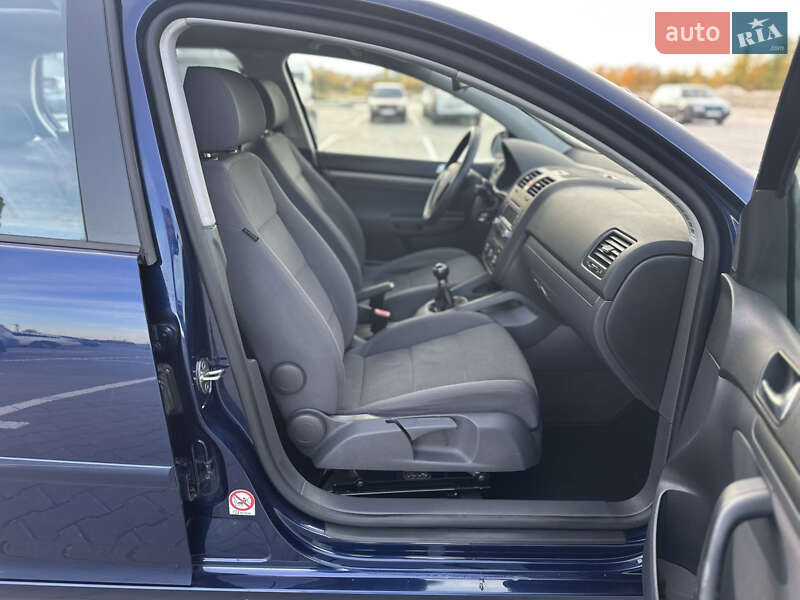 Хэтчбек Volkswagen Golf 2005 в Черкассах