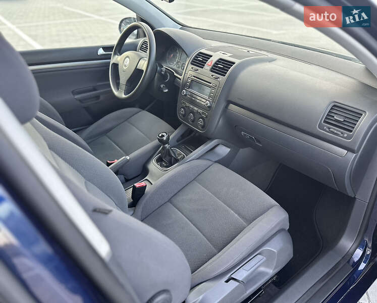 Хэтчбек Volkswagen Golf 2005 в Черкассах