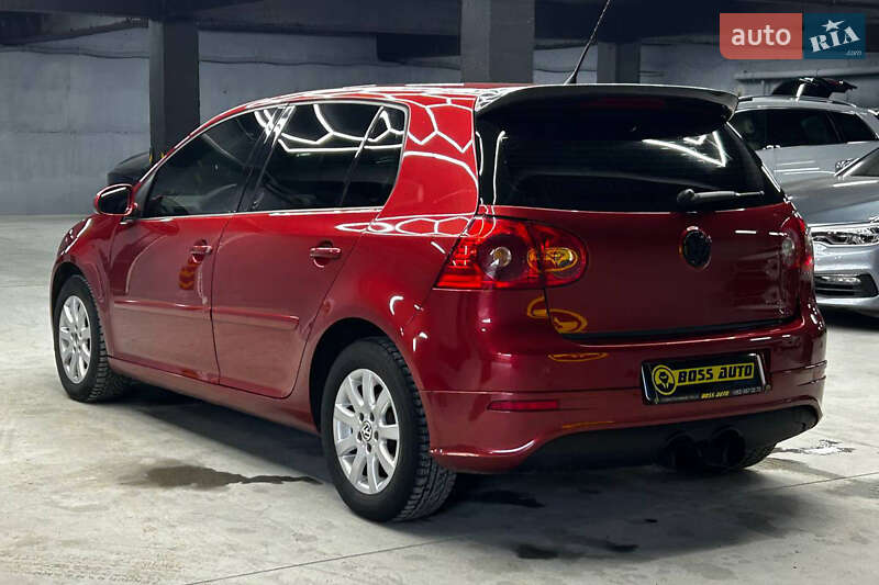 Хетчбек Volkswagen Golf 2005 в Чернівцях