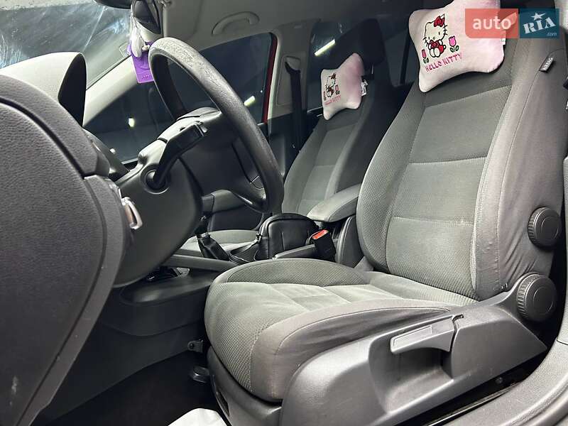 Хетчбек Volkswagen Golf 2005 в Чернівцях