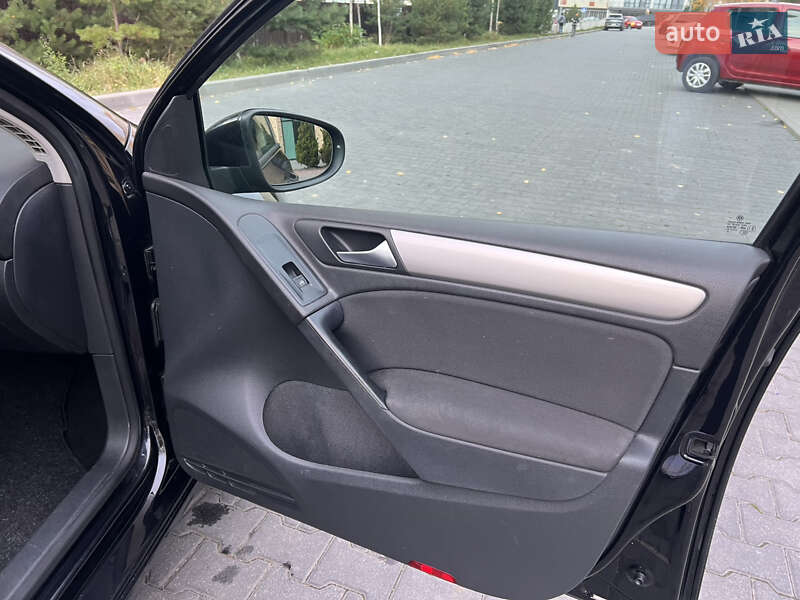 Хэтчбек Volkswagen Golf 2009 в Хмельницком