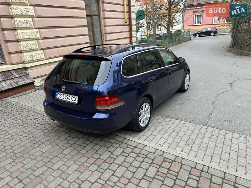 Универсал Volkswagen Golf 2010 в Черновцах