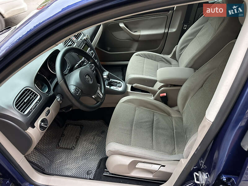 Универсал Volkswagen Golf 2010 в Черновцах