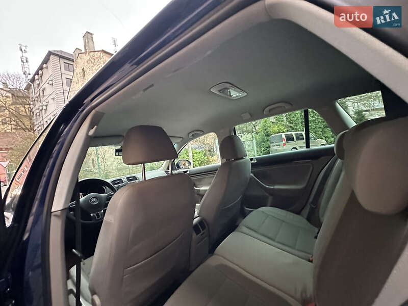 Универсал Volkswagen Golf 2010 в Черновцах