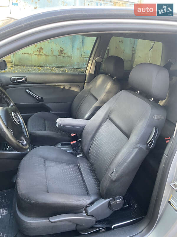 Хетчбек Volkswagen Golf 2001 в Полтаві