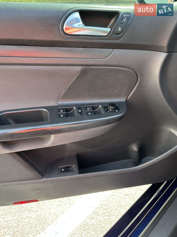 Хетчбек Volkswagen Golf 2008 в Вінниці