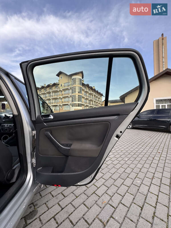 Хэтчбек Volkswagen Golf 2006 в Львове