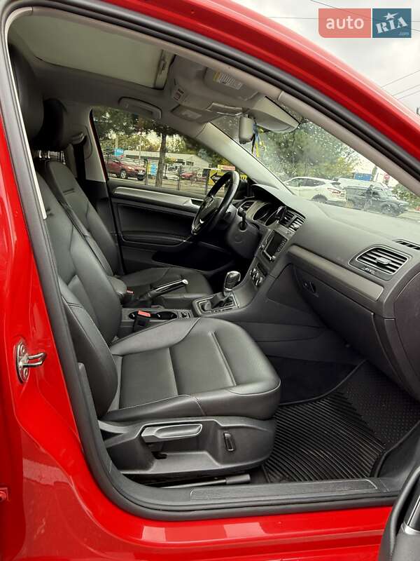 Хэтчбек Volkswagen Golf 2015 в Одессе