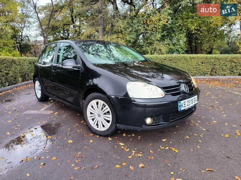 Хэтчбек Volkswagen Golf 2005 в Каменском