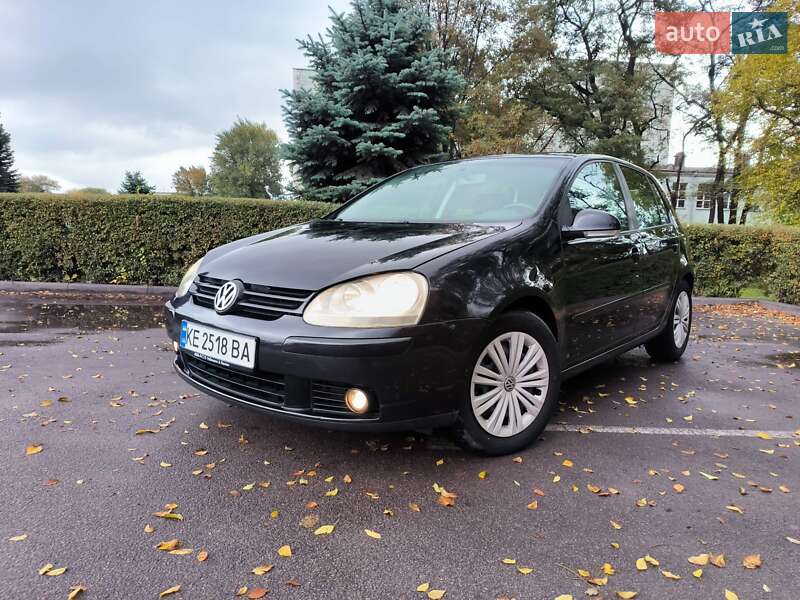 Хэтчбек Volkswagen Golf 2005 в Каменском