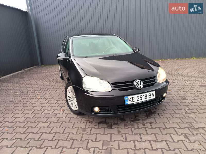 Хэтчбек Volkswagen Golf 2005 в Каменском