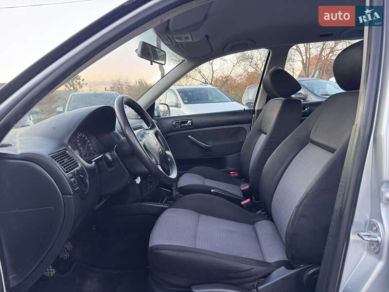 Хэтчбек Volkswagen Golf 2002 в Звенигородке