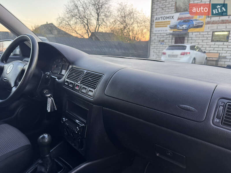 Хэтчбек Volkswagen Golf 2002 в Звенигородке