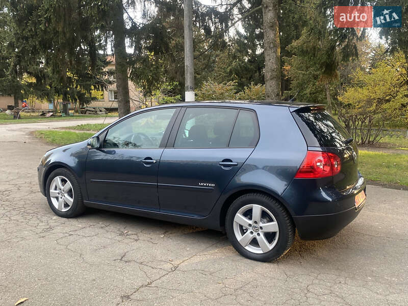 Хэтчбек Volkswagen Golf 2008 в Умани