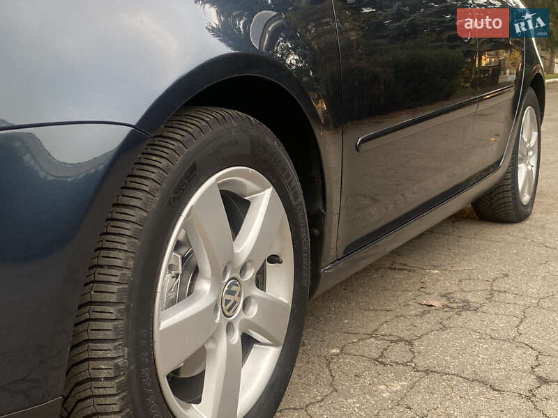 Хэтчбек Volkswagen Golf 2008 в Умани