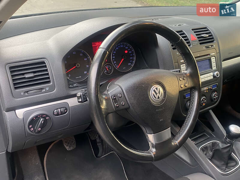 Хэтчбек Volkswagen Golf 2008 в Умани