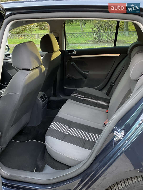 Хэтчбек Volkswagen Golf 2008 в Умани