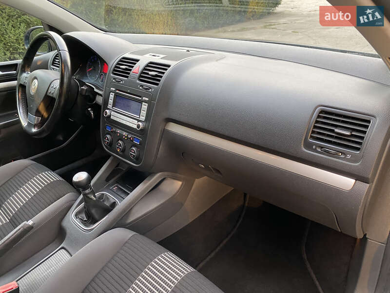 Хэтчбек Volkswagen Golf 2008 в Умани