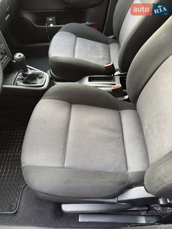 Хэтчбек Volkswagen Golf 2001 в Ахтырке