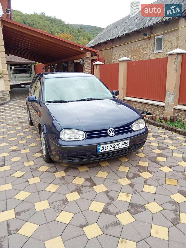Хетчбек Volkswagen Golf 1997 в Виноградові