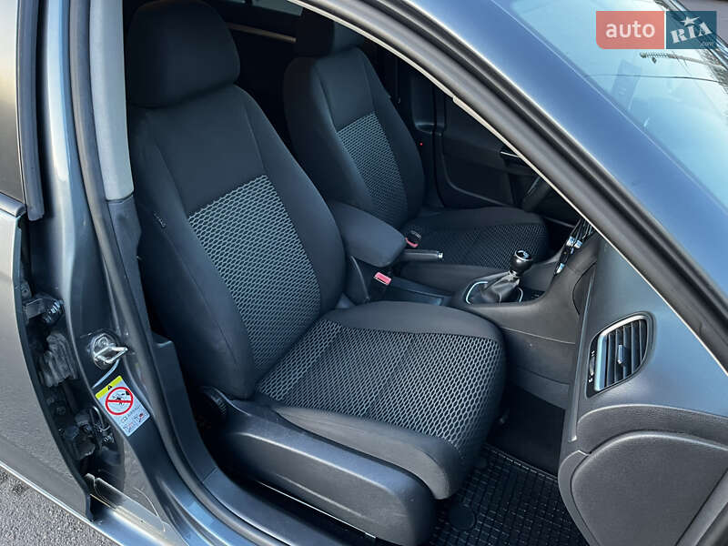 Универсал Volkswagen Golf 2010 в Львове