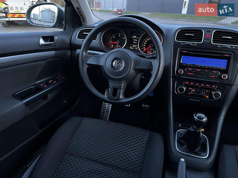 Универсал Volkswagen Golf 2010 в Львове