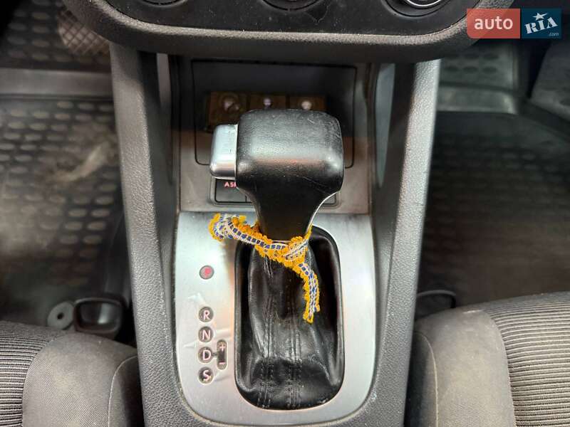 Хэтчбек Volkswagen Golf 2006 в Киеве