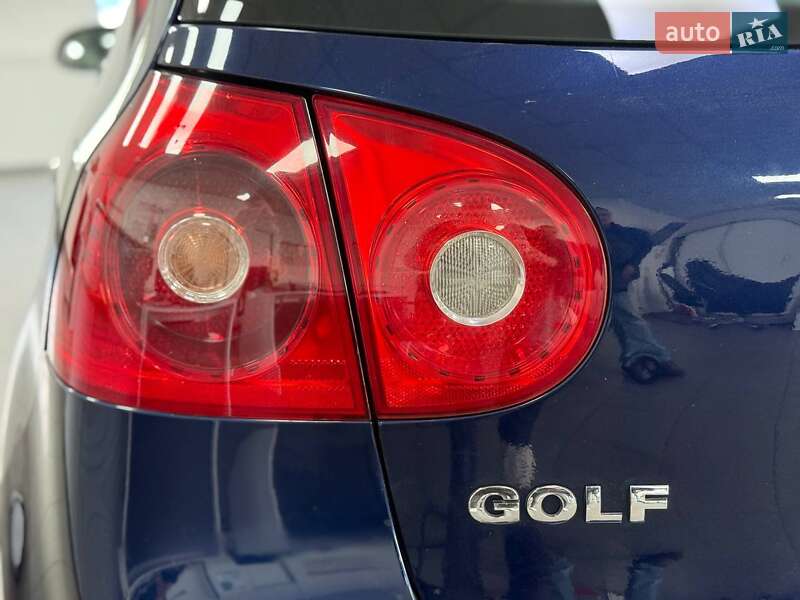 Хэтчбек Volkswagen Golf 2006 в Киеве