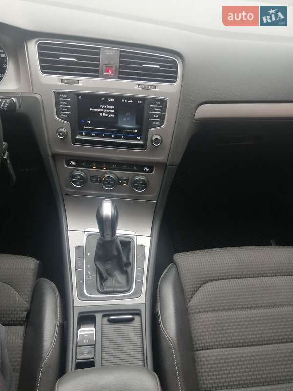 Универсал Volkswagen Golf 2016 в Вишневом