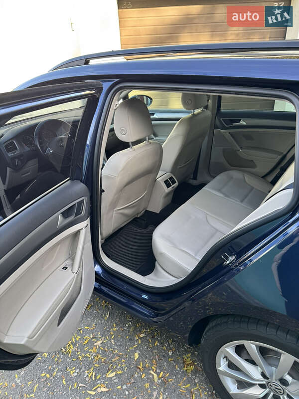 Универсал Volkswagen Golf 2015 в Одессе