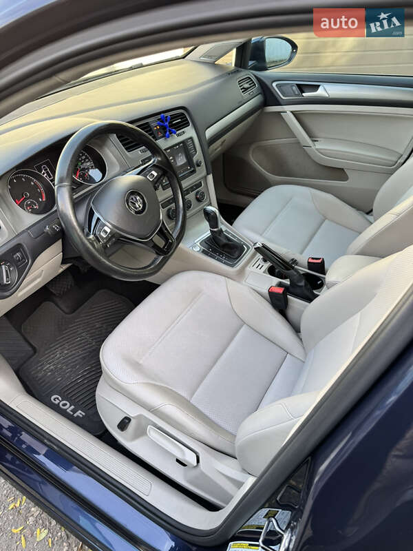 Универсал Volkswagen Golf 2015 в Одессе