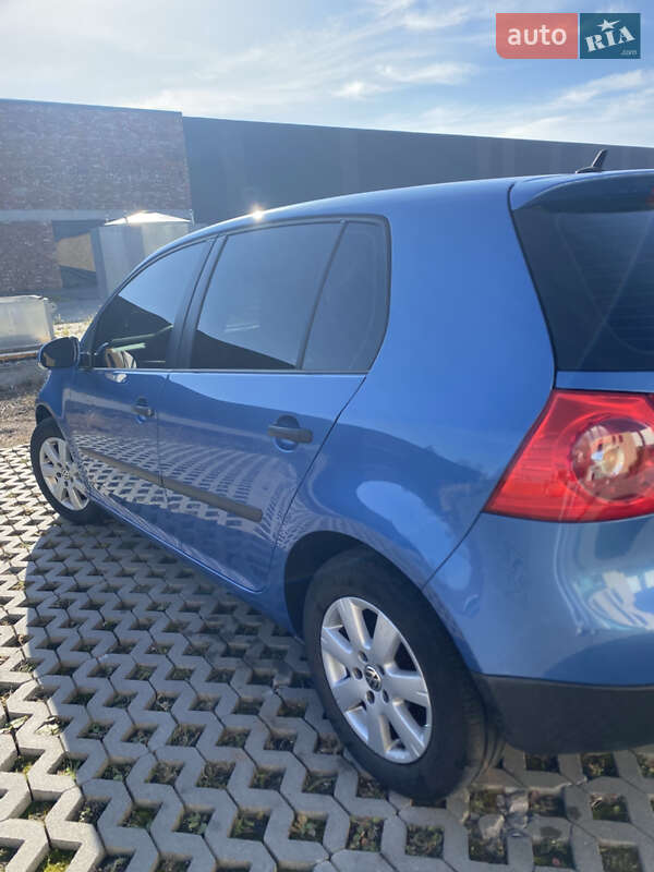 Хетчбек Volkswagen Golf 2003 в Хмельницькому