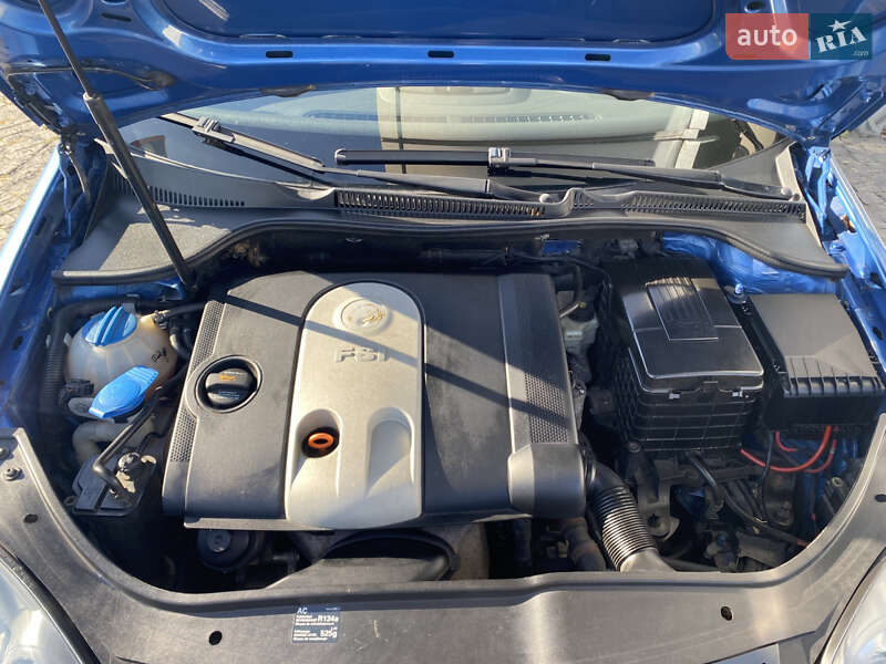 Хетчбек Volkswagen Golf 2003 в Хмельницькому