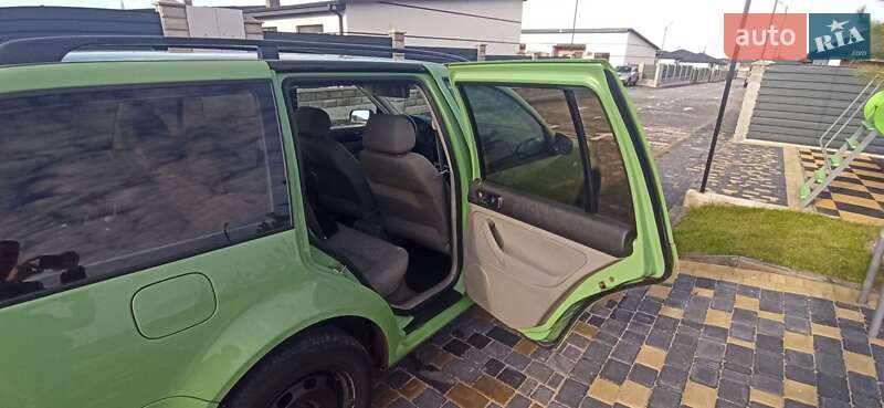 Универсал Volkswagen Golf 2003 в Вараше