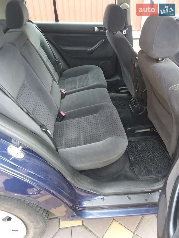 Хетчбек Volkswagen Golf 1997 в Виноградові