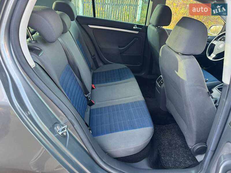 Хэтчбек Volkswagen Golf 2007 в Надворной