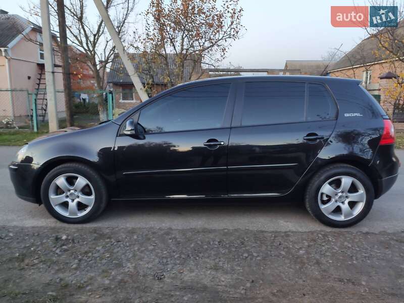 Хэтчбек Volkswagen Golf 2006 в Ковеле